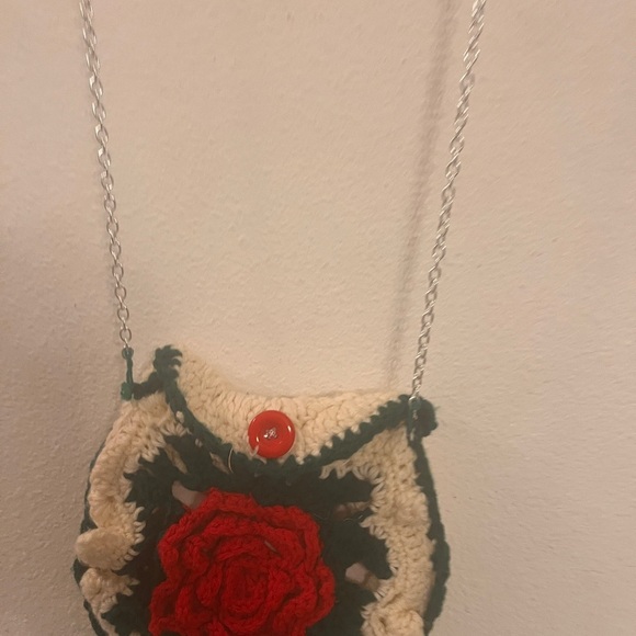 Hand Made Crochet Rose Pendant purse - Picture 7 of 12